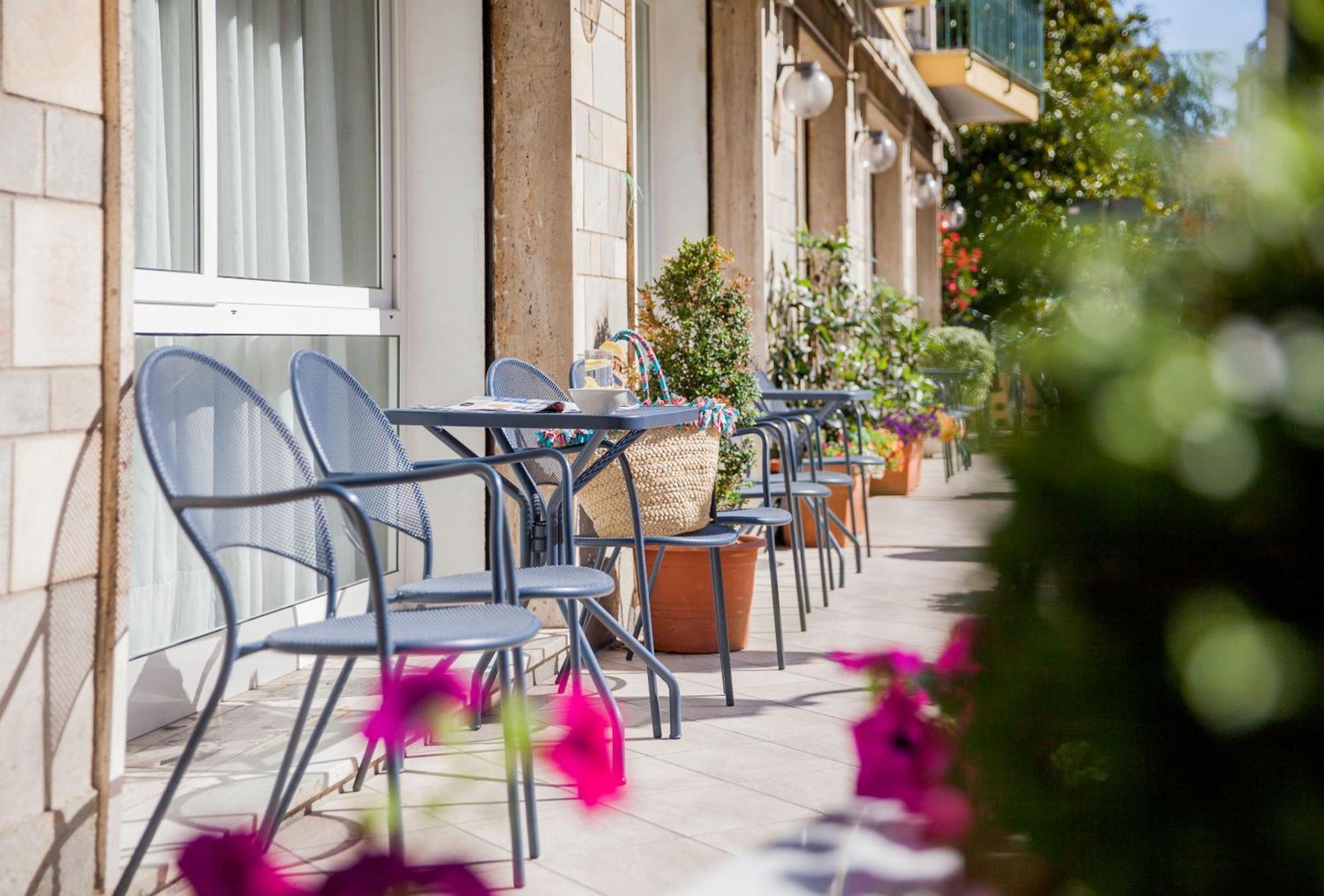 Hotel Curtis Centrale Alassio Exterior foto